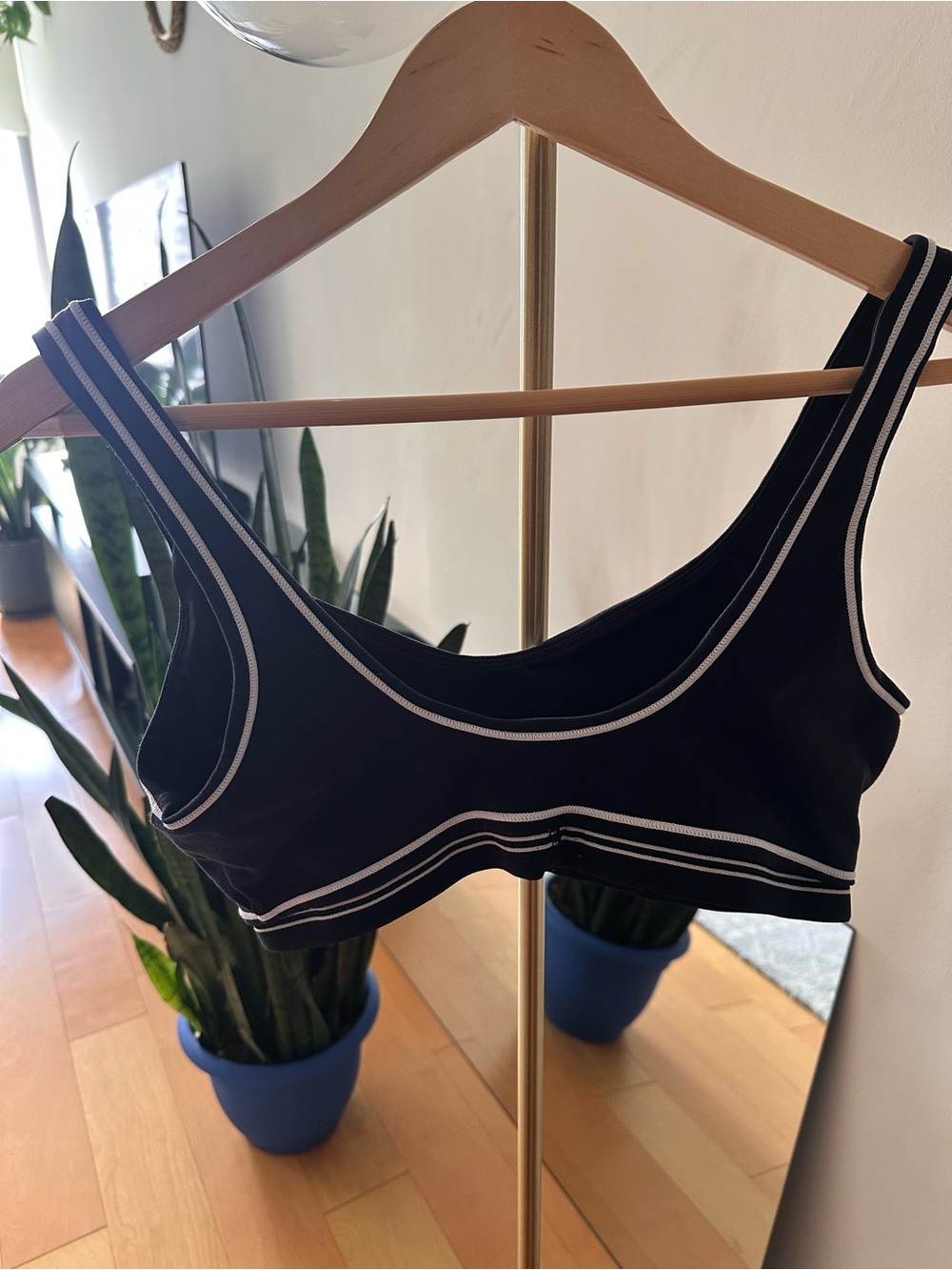 ALO Yoga Airbrush Heartthrob Bra - Picture 3 of 3